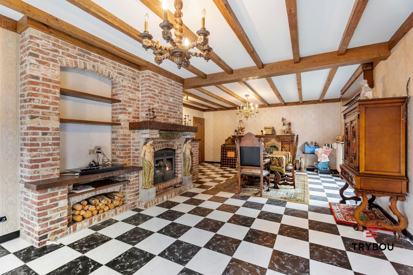 Ruime woning op ruim perceel grond in Centrum Houthulst 