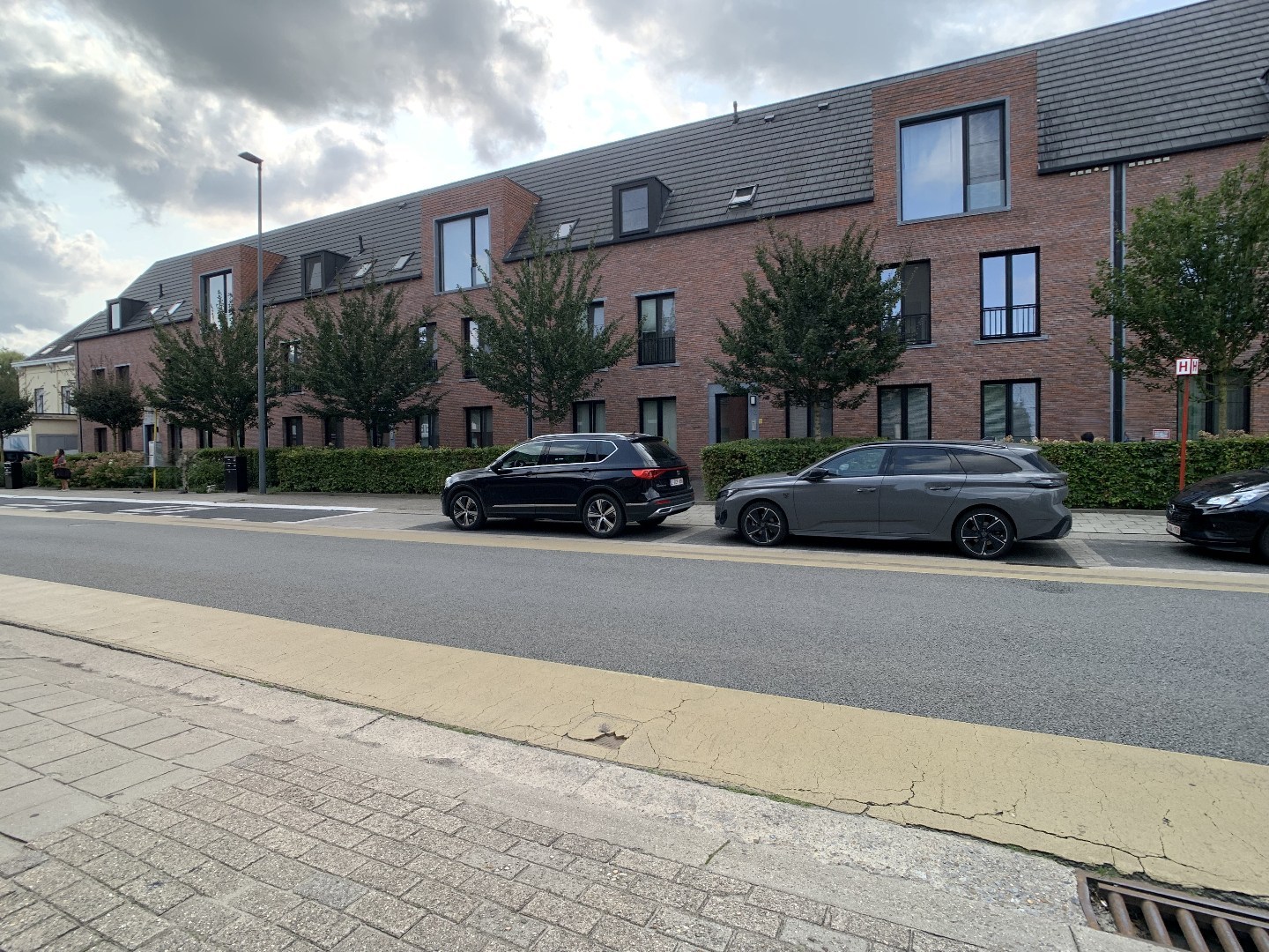 Recent gelijkvloers appartement met tuin, 2 slaapkamers en dressing 