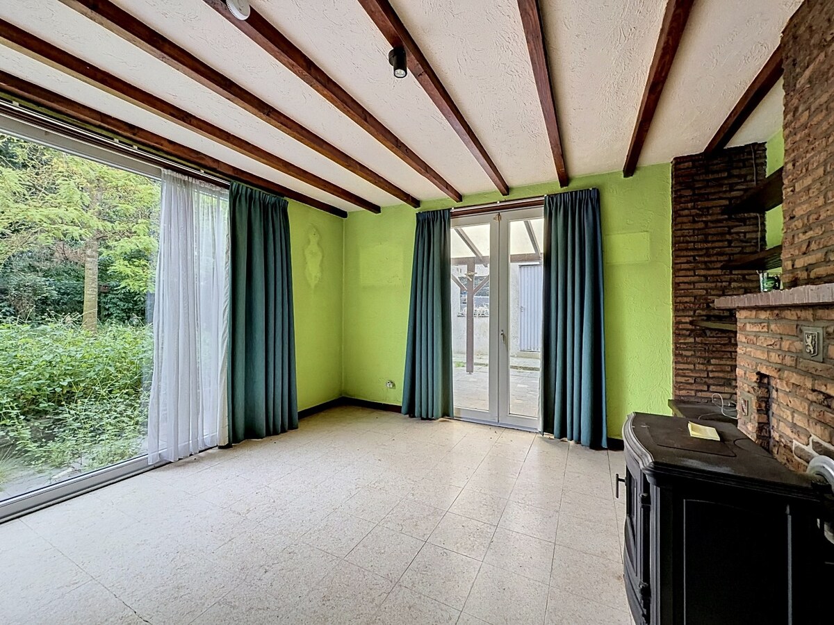 Te renoveren/te slopen woning op 16 are gelegen te Elene 