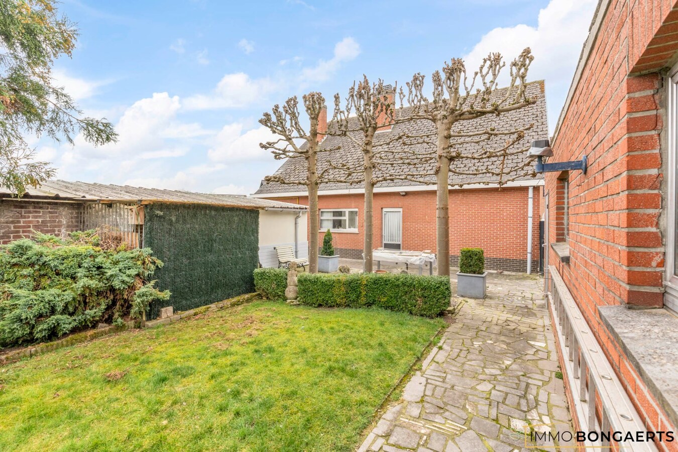 Ruime woning met vier slaapkamers 