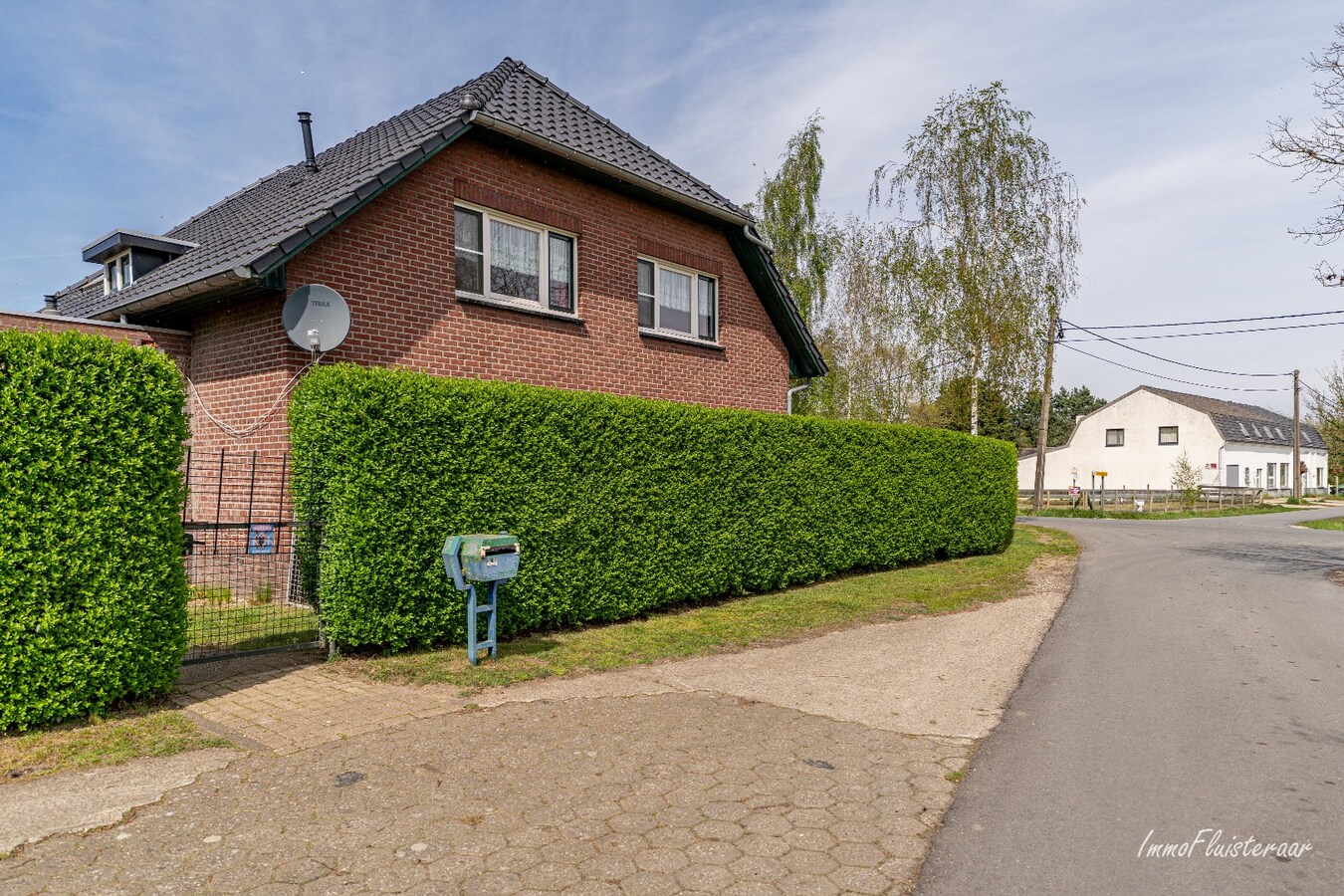Woning met stalgebouwen en buitenpiste op ca. 6ha te Bocholt 