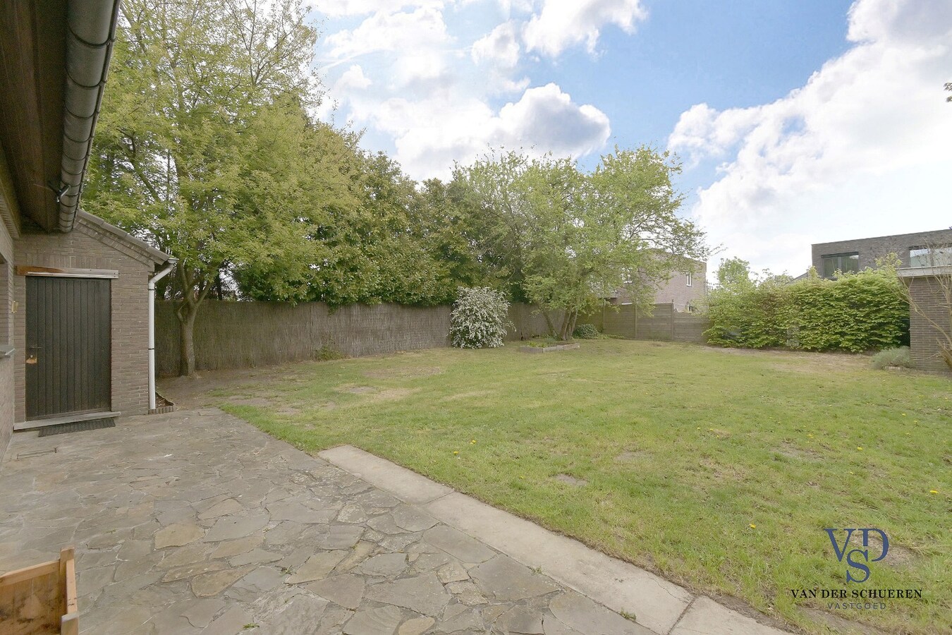 Degelijk, ruime villa. 