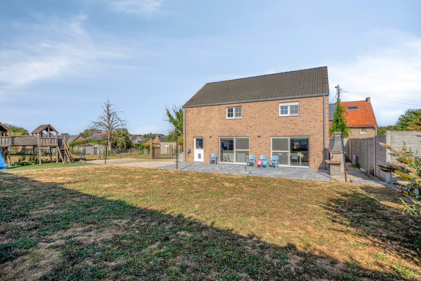 Prachtige pastoriewoning met 4 slaapkamers in Neerheylissem 