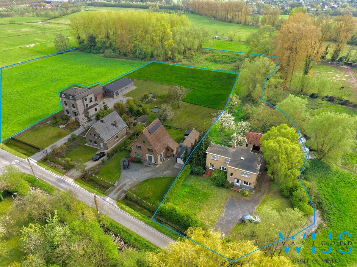 Unieke te renoveren woning op uitzonderlijke eigendom in Drongen! 