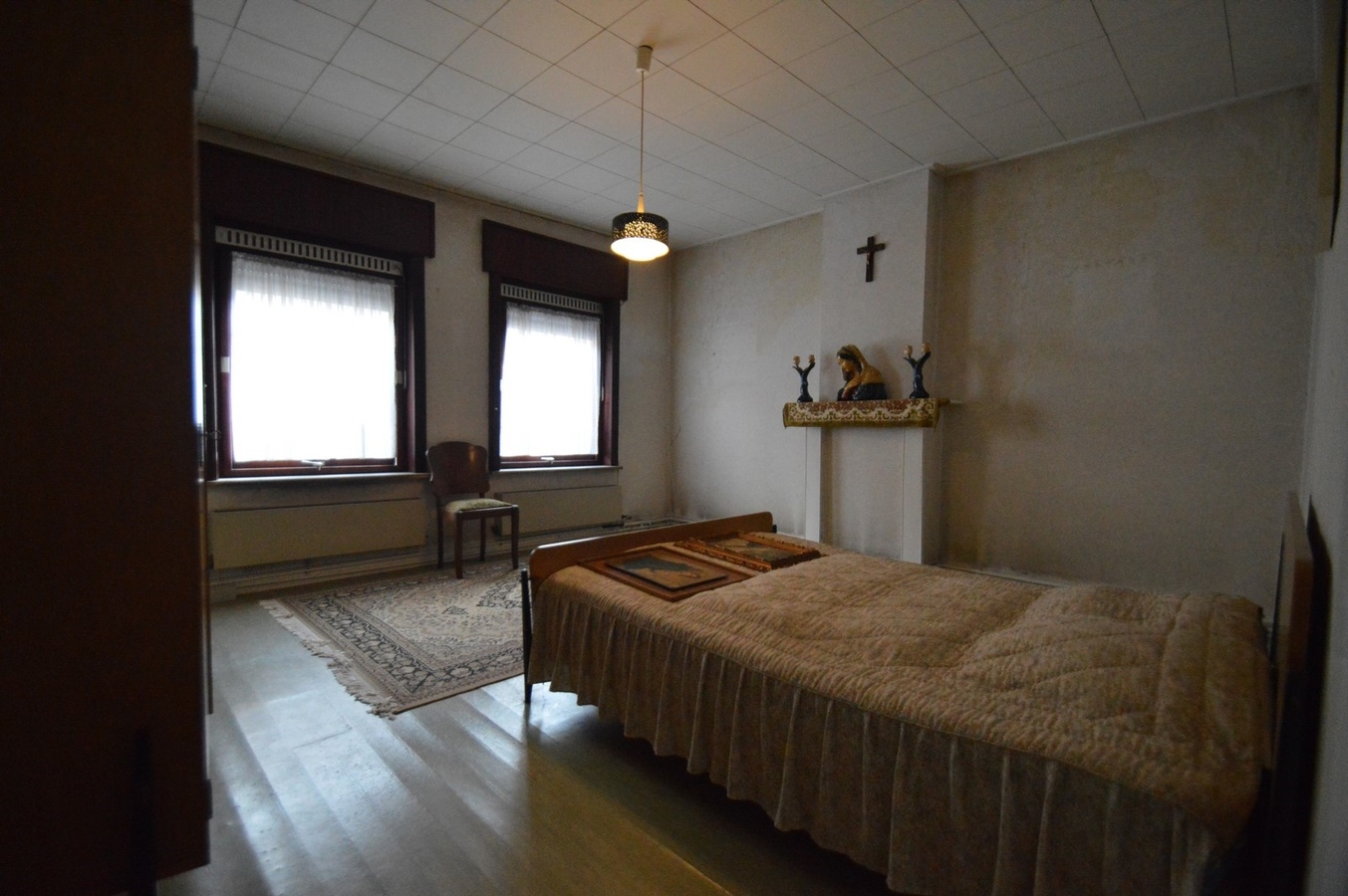 Te renoveren hoekwoning met garage - Heist 