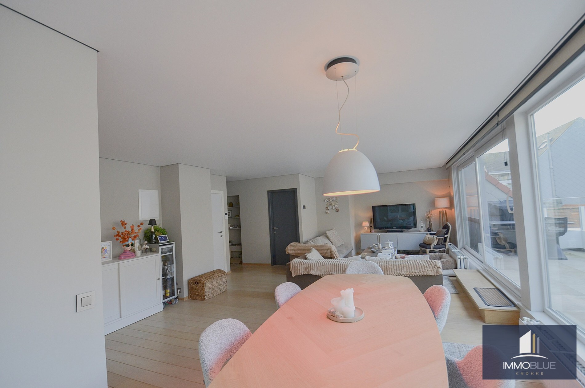 Exclusief: instapklare penthouse met een ruim zonnig terras. 