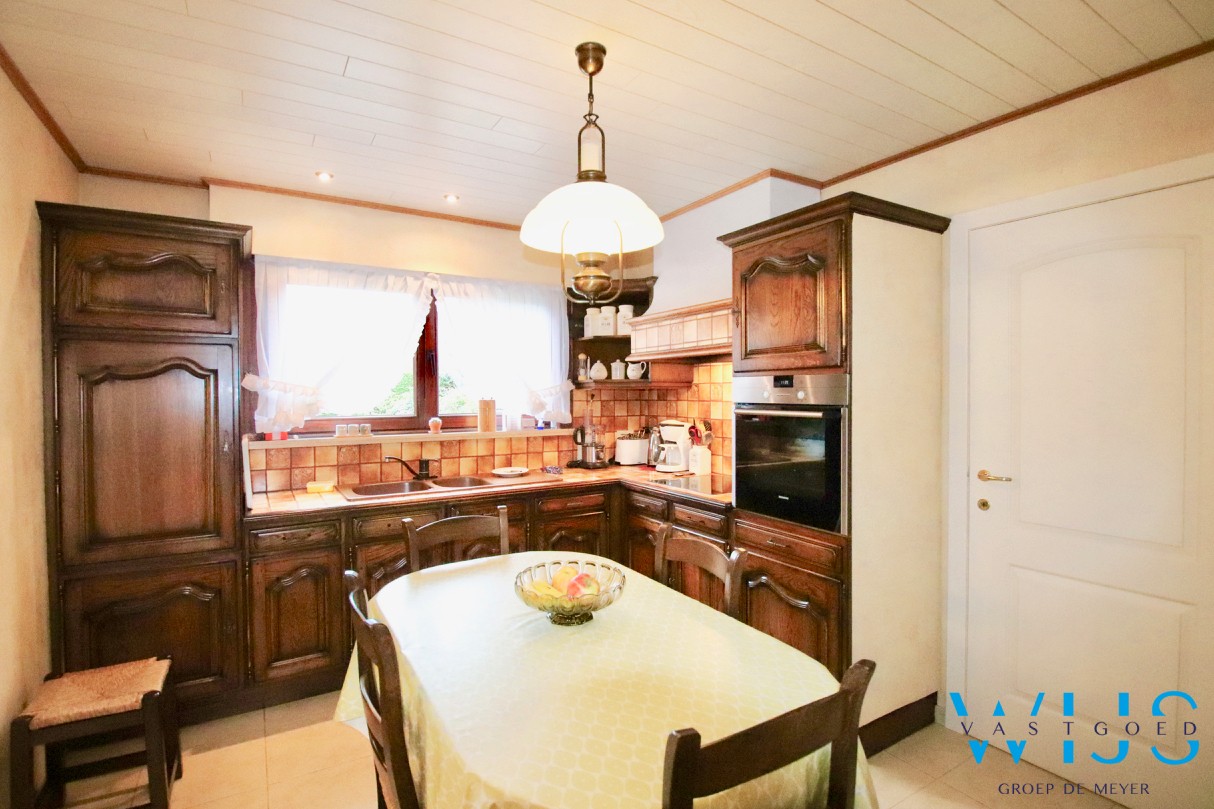 Ruime gezinswoning met 5 slaapkamers &amp; ZUIDgerichte tuin te Zelzate! 