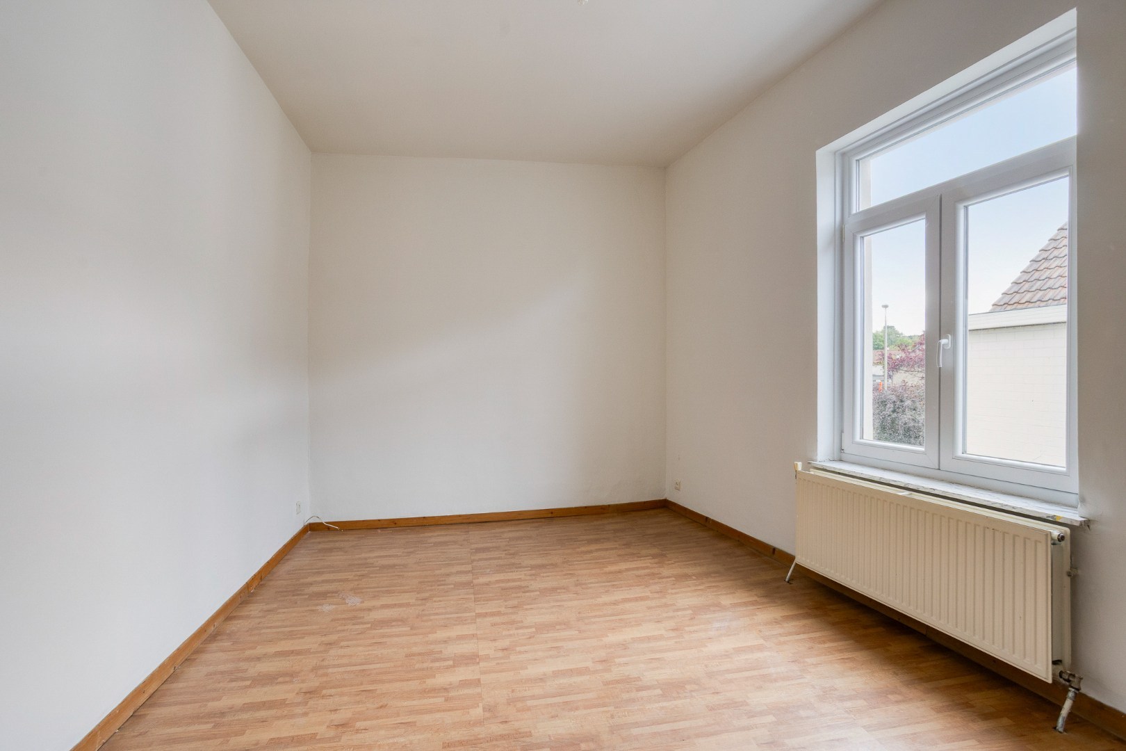 TE RENOVEREN WONING met 2 woonéénheden en tuin – 1640 SINT-GENESIUS-RODE 