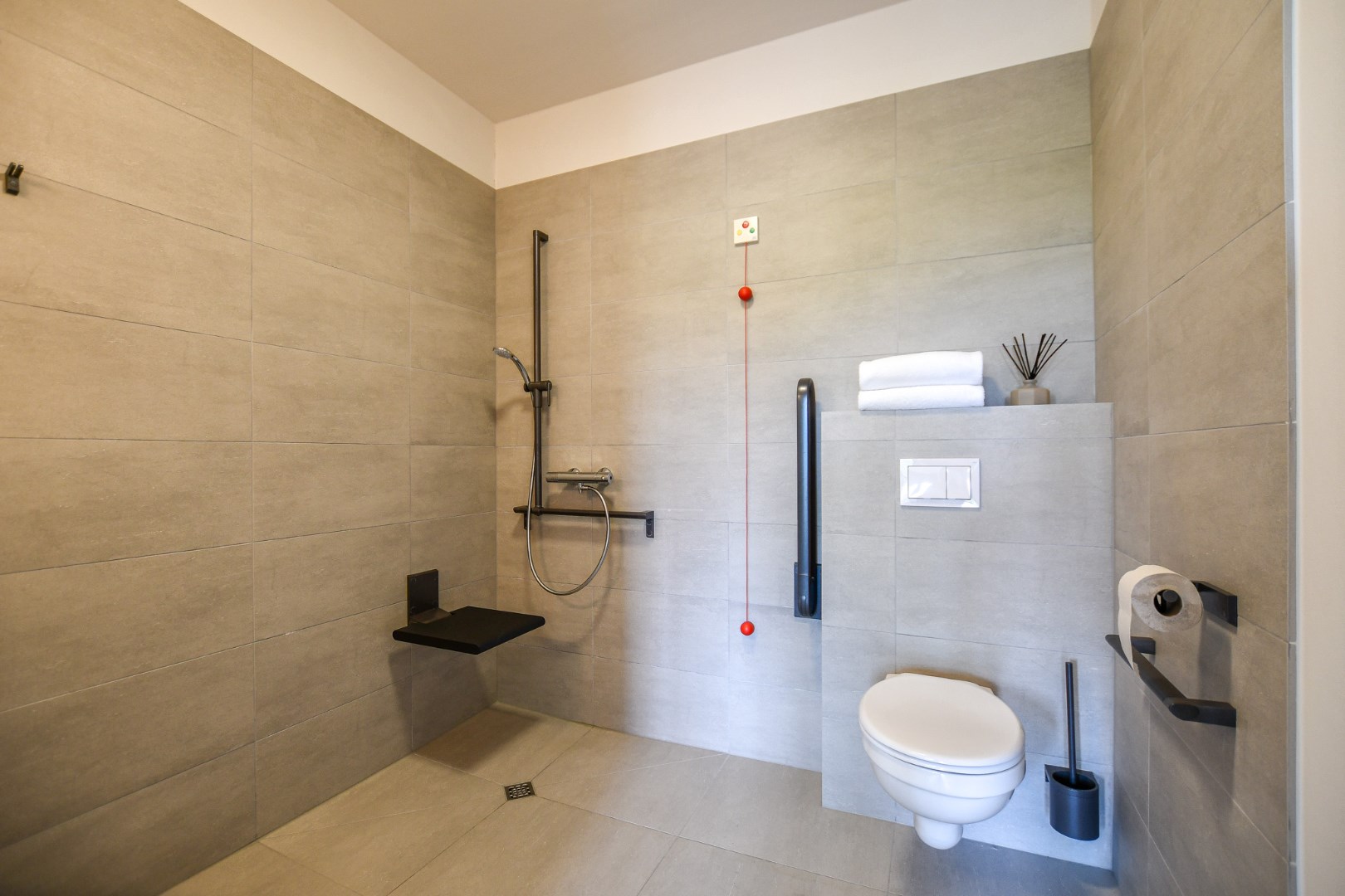 Moderne assistentiewoning met ondergrondse berging en parkeerplaats in De Haan, vlakbij strand, duinen en zee 