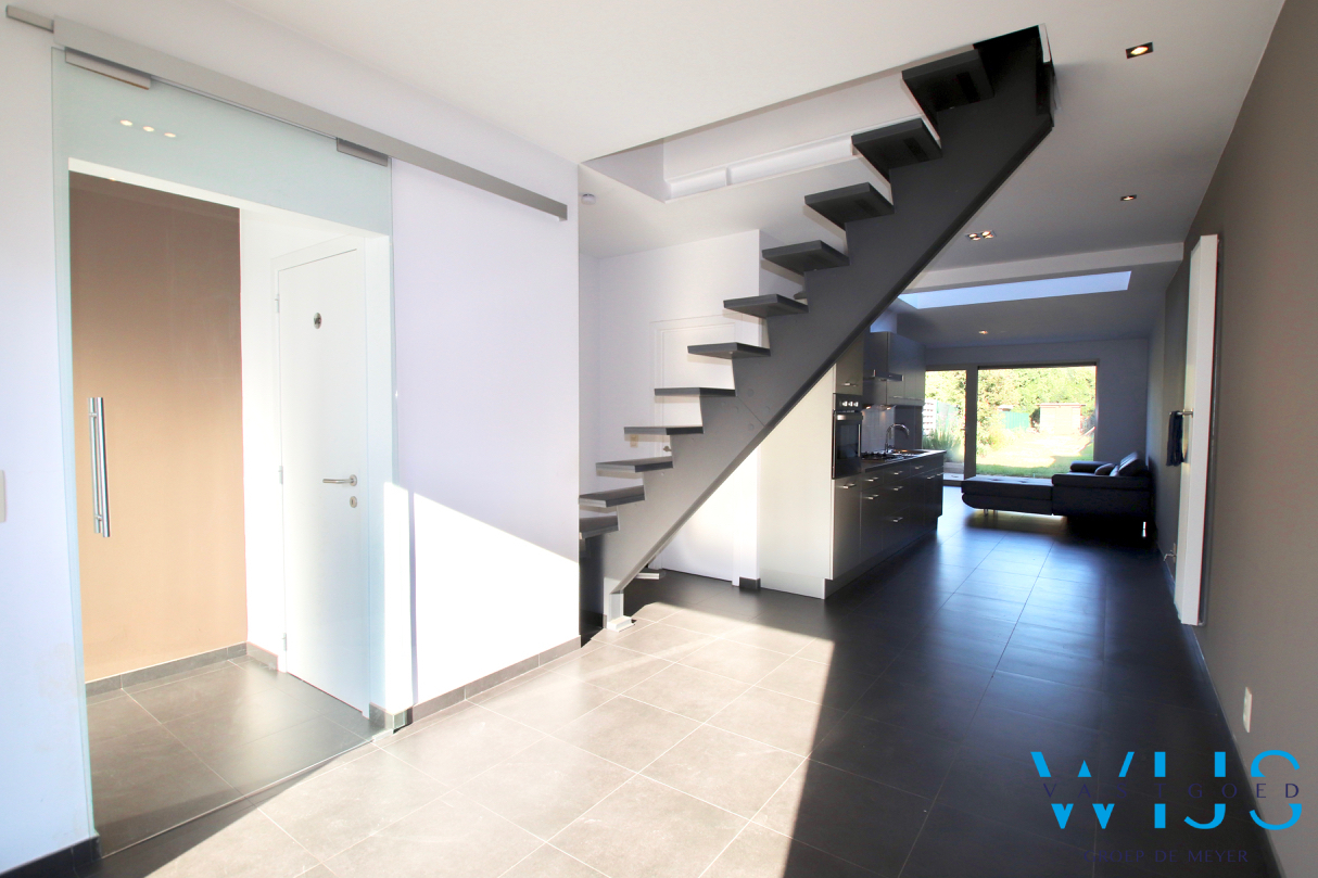 Instapklaar woonhuis met 2 slaapkamers &amp; tuin te SLEIDINGE ! 