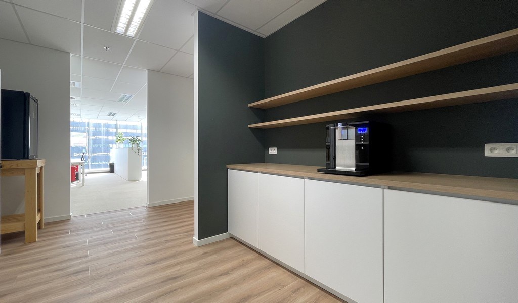 Vernieuwde kantoren te huur in Ahlers Building te Antwerpen