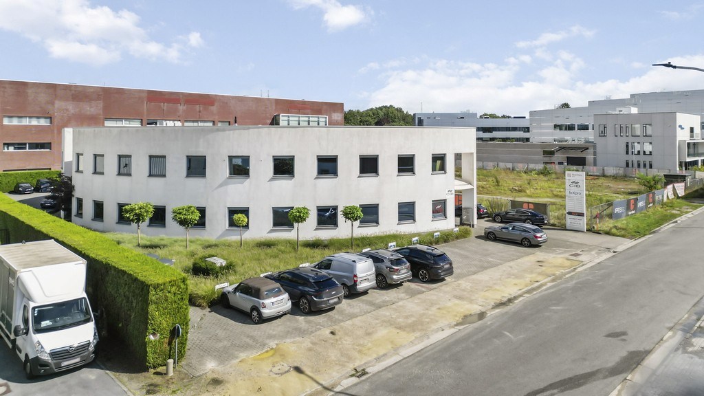 Standalone kantoorgebouw te koop in het industriepark Zwijnaarde