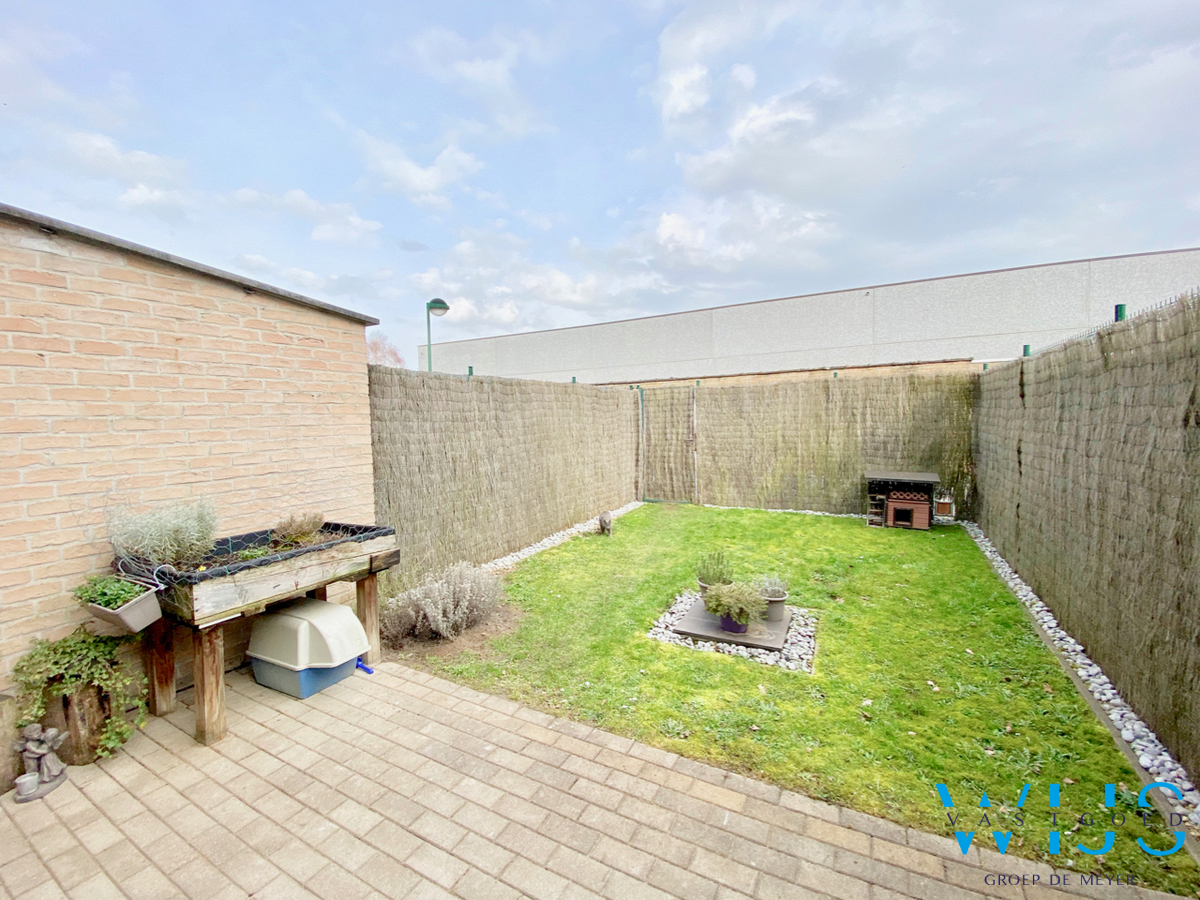 Instapklare &amp; gezellige woning met garage in hartje Eeklo! 