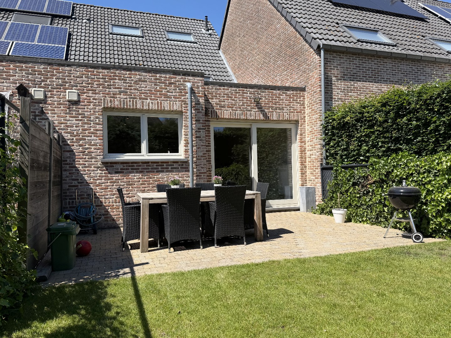Charmante gerenoveerde rijwoning in pastoriestijl te koop in centrum Schilde 