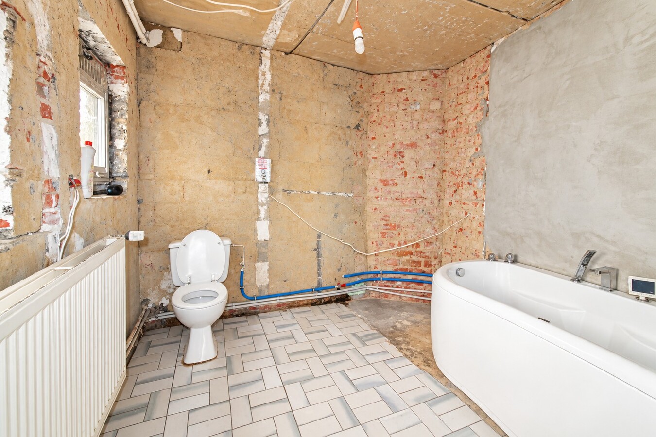 Te koop: Rustig gelegen halfopen bebouwing met 4 slaapkamers, 4 garages en ruime tuin in Sint-Niklaas 