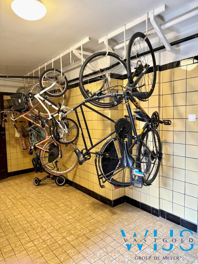 Zeer ruim karaktervol appartement te Gent ! 