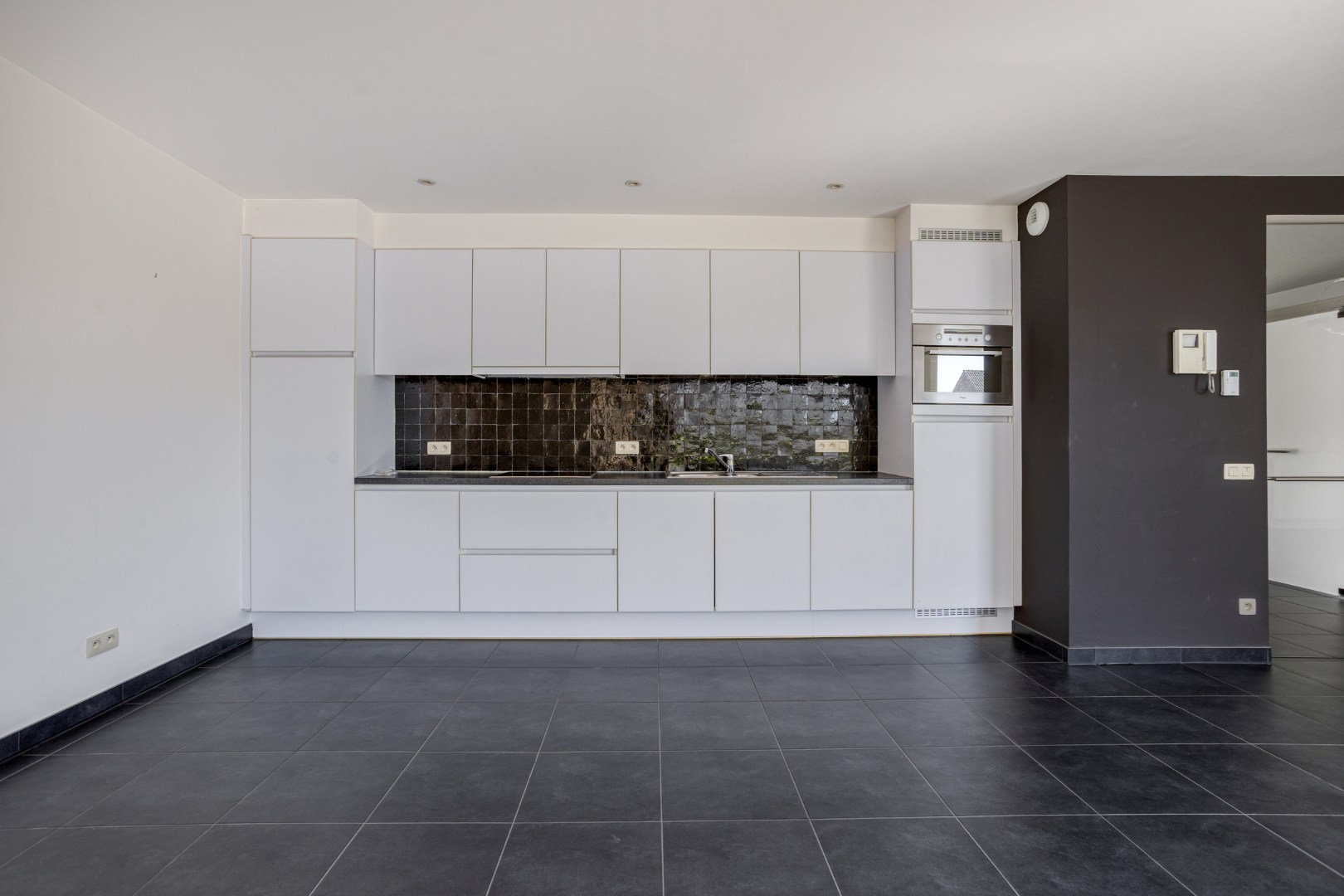 Instapklaar gelijkvloers appartement met groot terras, tuin en garagebox in Kumtich - EPC 104 KWH/m² 