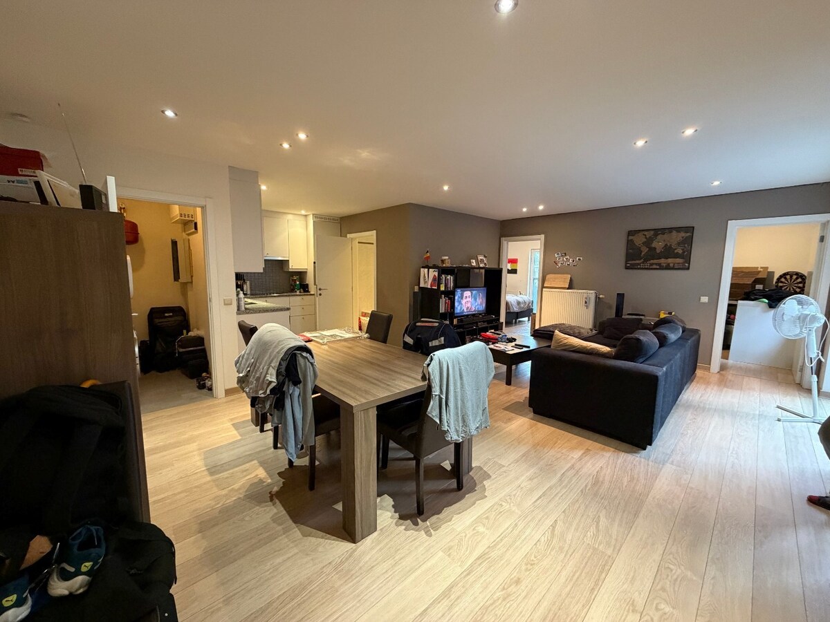 Gelijkvloers app. nabij het Carlos Dierickxplein te Asper. 