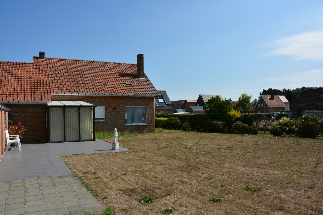 Karaktervolle villa met grote tuin op unieke locatie 