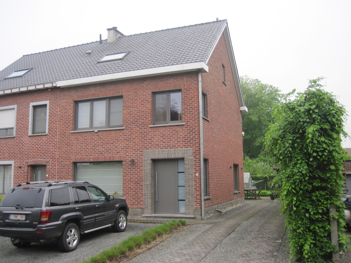 Prachtige en praktische woning (volledig vernieuwd anno 2012) ! 