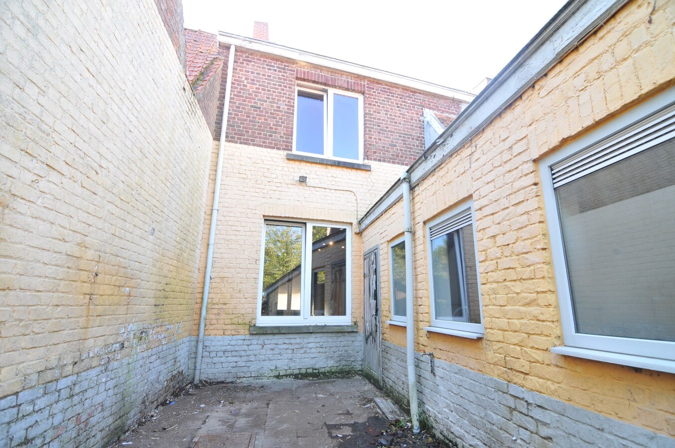 Te renoveren woning met tuin 