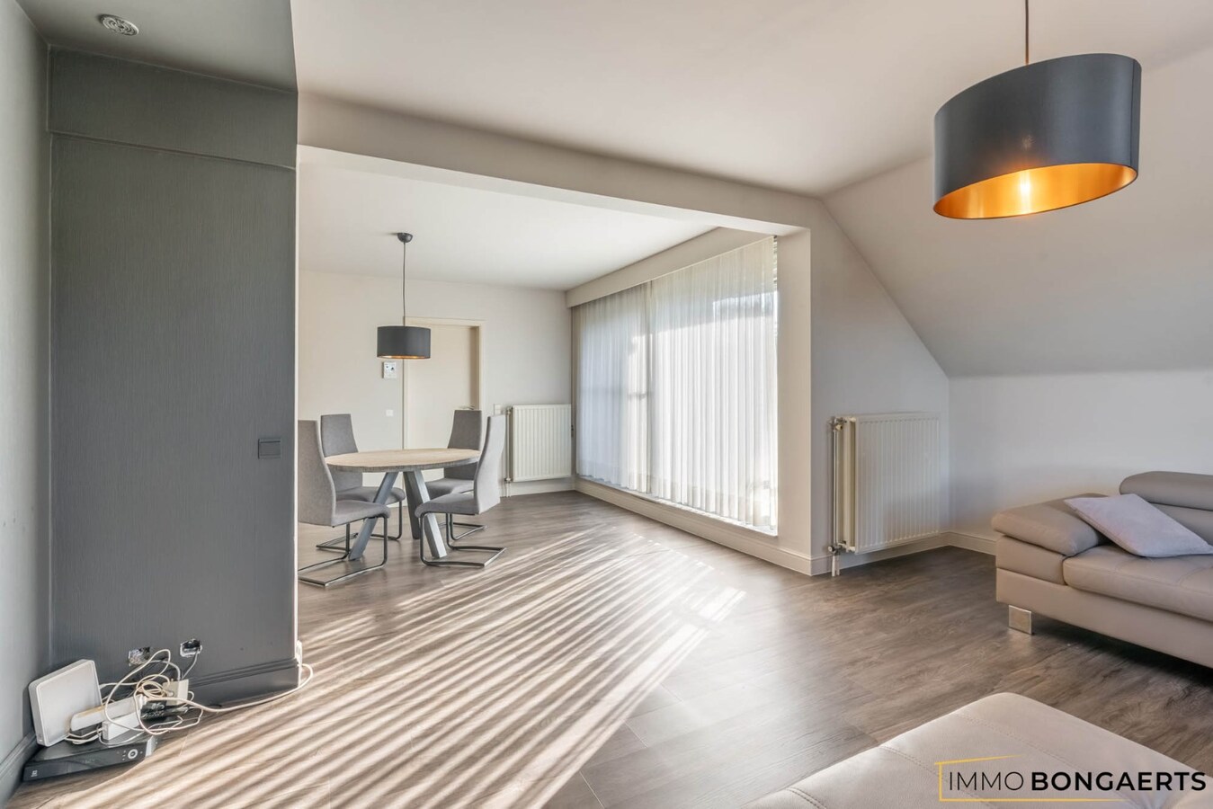 Ruim appartement met terras, garage en 2 slaapkamers. 