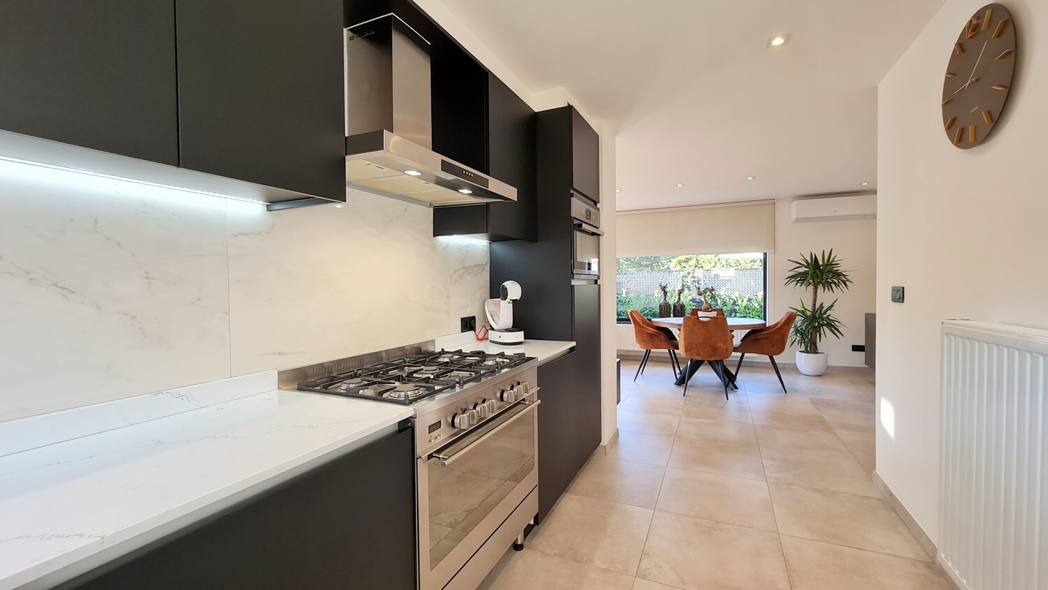 Bungalow met zongerichte tuin op perceel van 1350 m² 