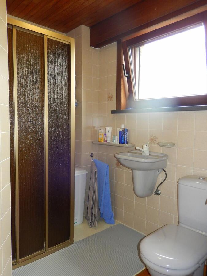 Woning met polyvalente handelsruimte te Jabbeke 