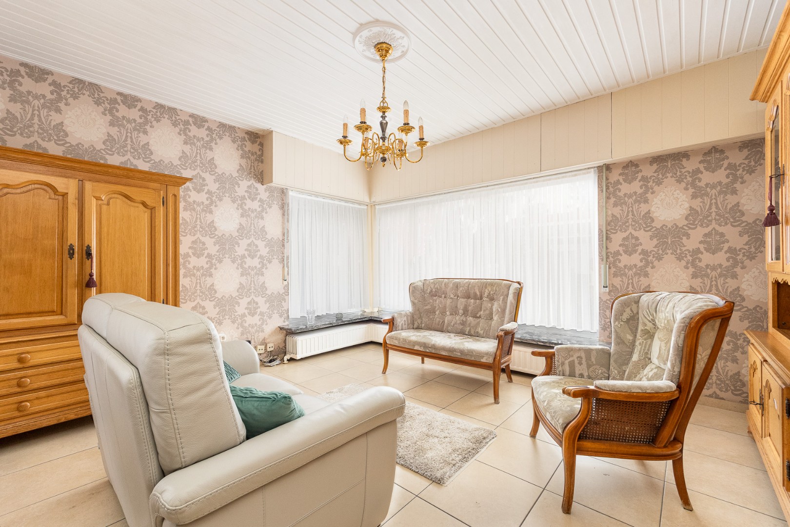 Gelijkvloers appartement met garage 