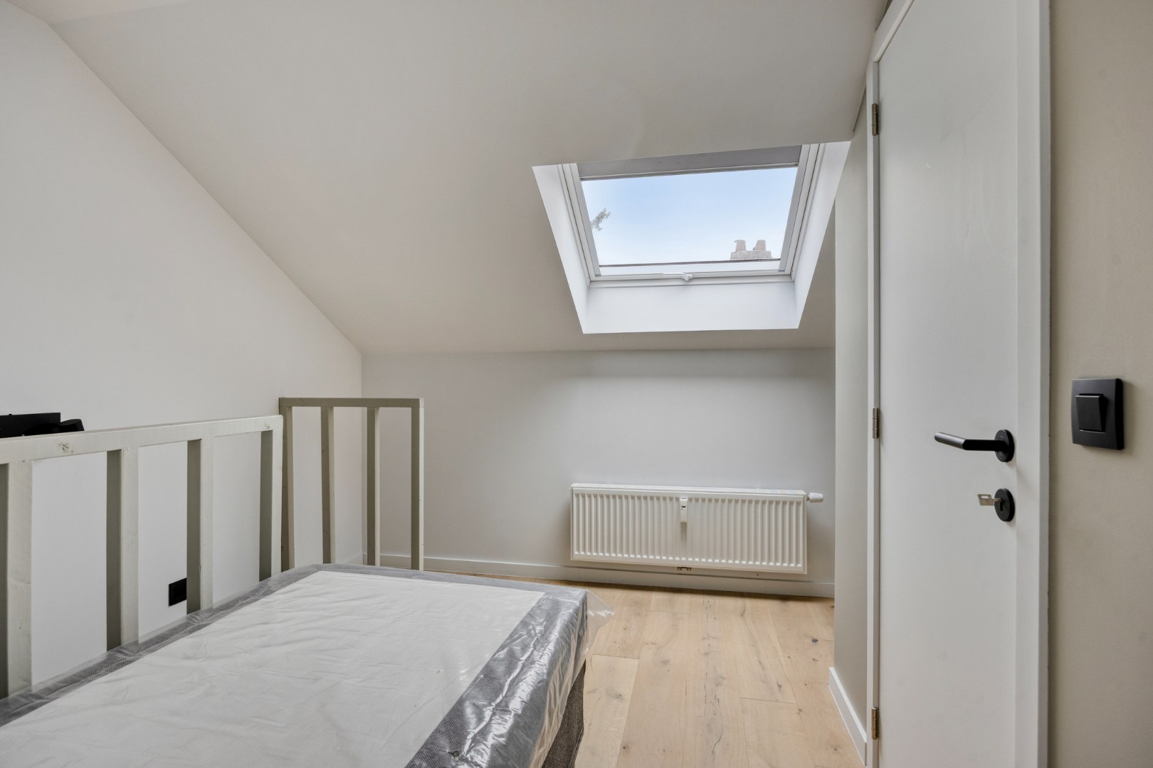 Volledig gerenoveerde en gemeubelde studentenkamers met privé-sanitair. 