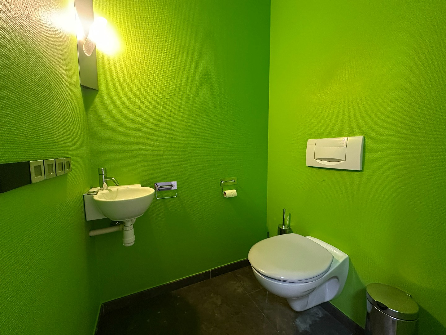 Apart toilet