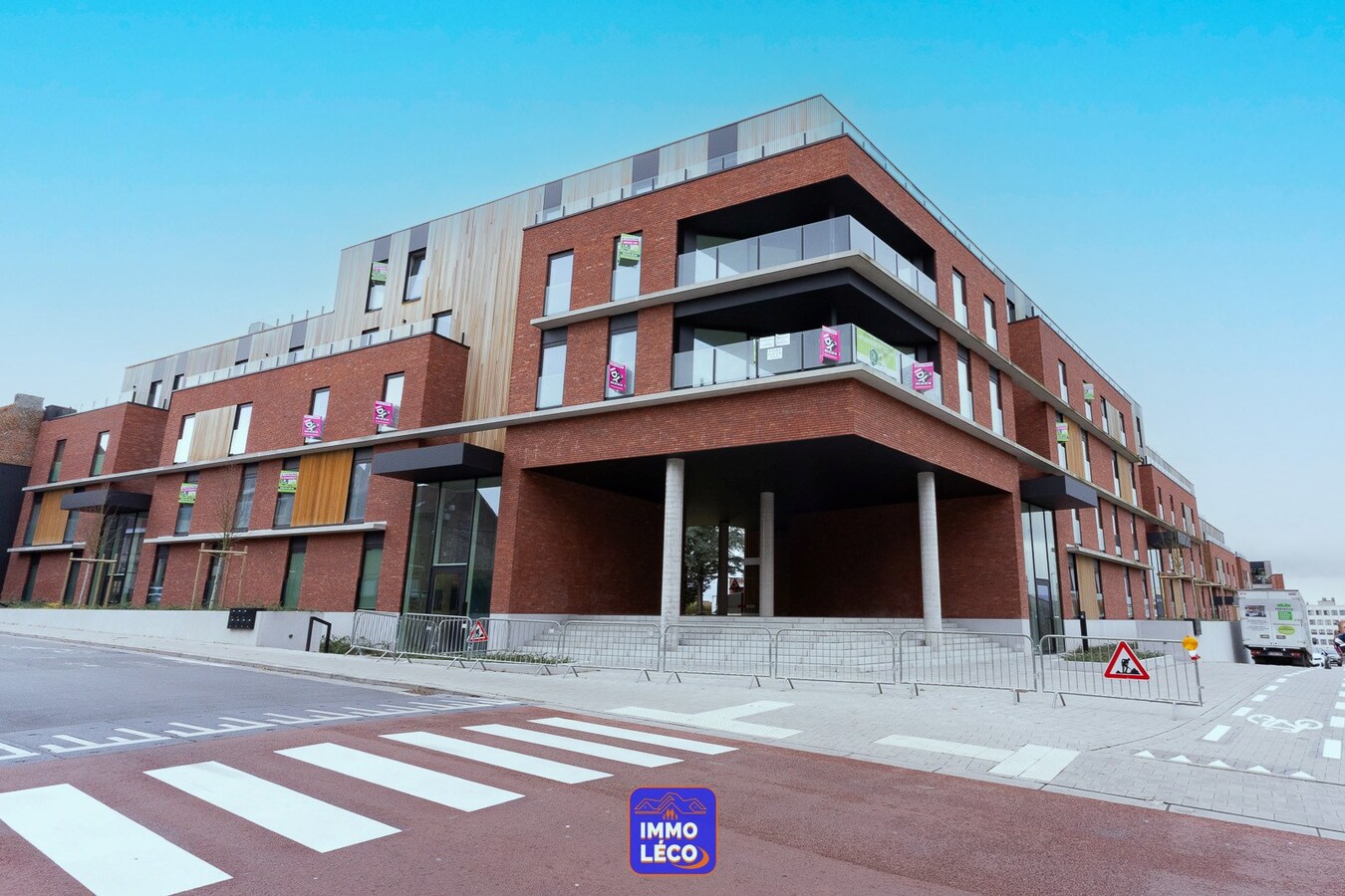 Appartement NEUF de haut standing avec garage 3 voitures, EN PLEIN CENTRE-VILLE ! 