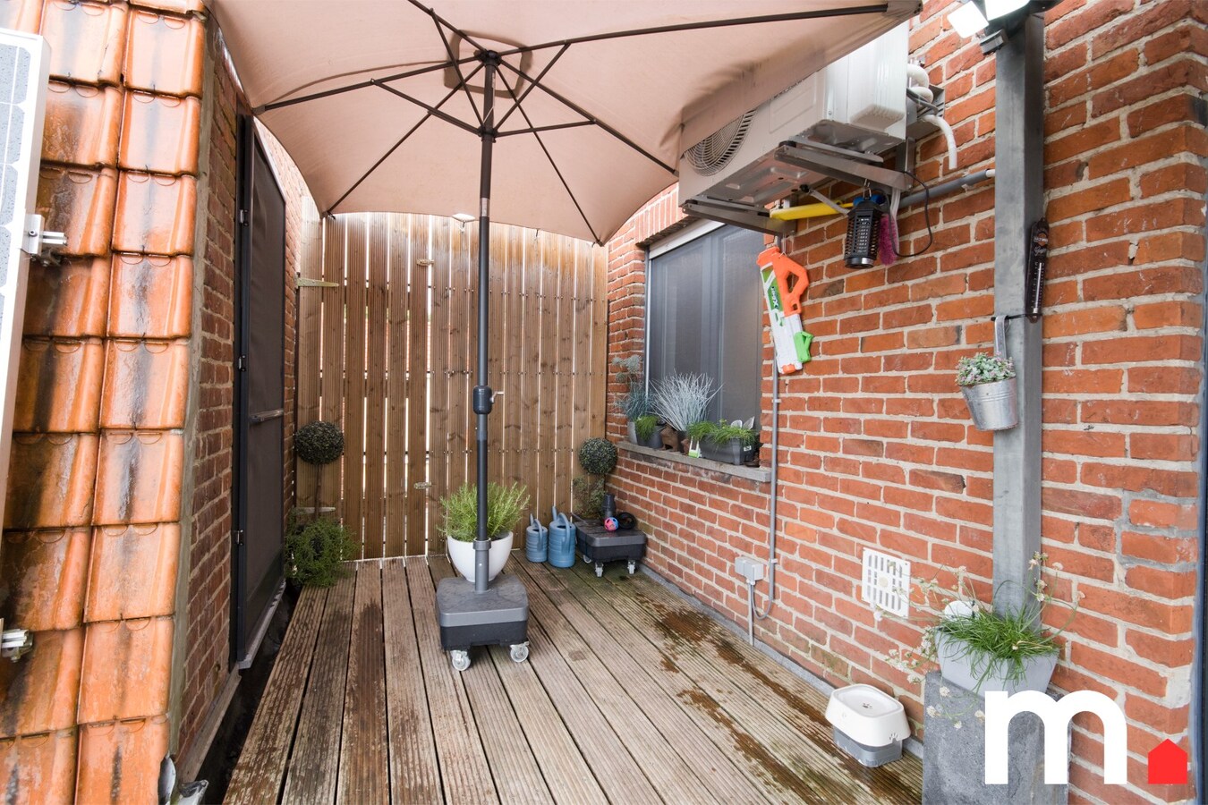 Uniek handelshuis met woonst op toplocatie – 220m² commerciële Ruimte + 165m² woning 