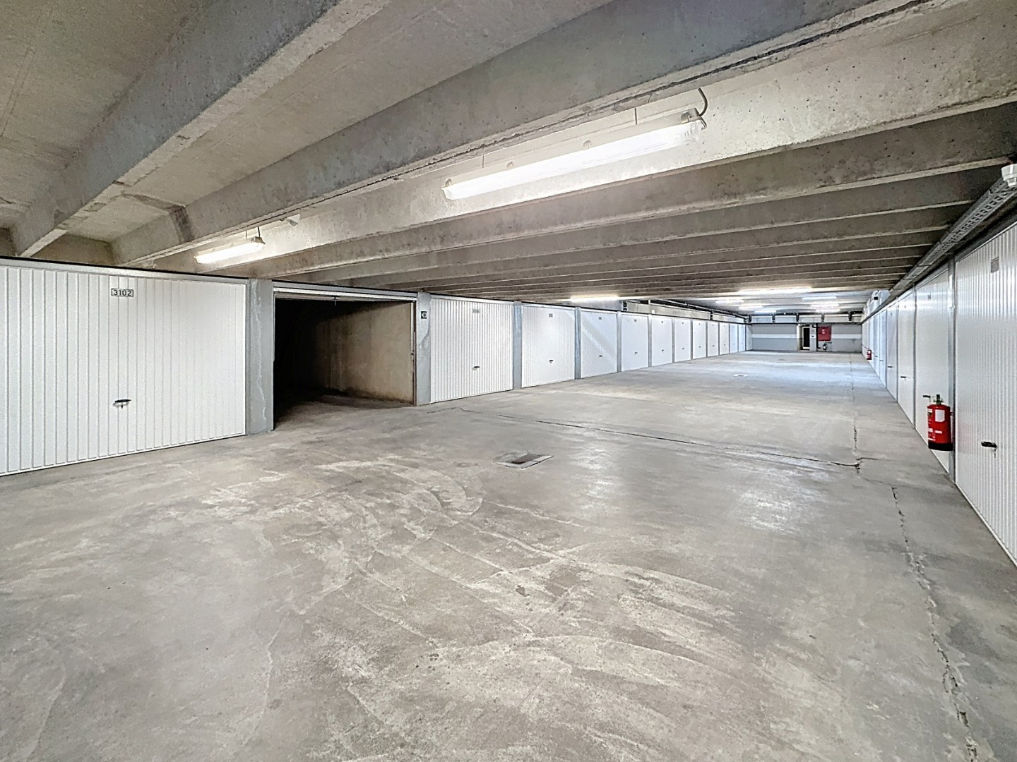 Ruime garagebox op een absolute topligging te Duinbergen 