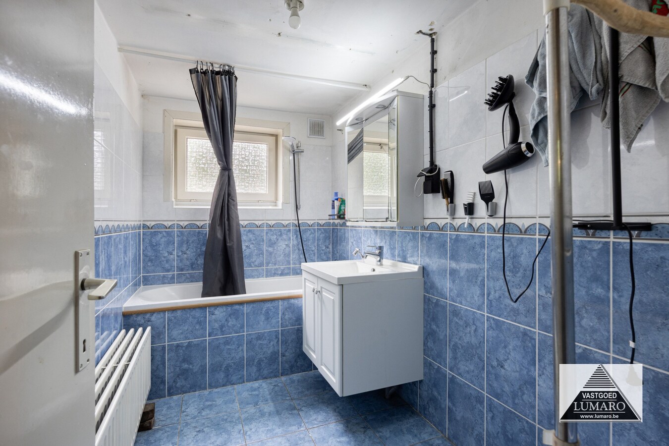 Charmante, op te knappen woning op perceel van 4.600 m² 