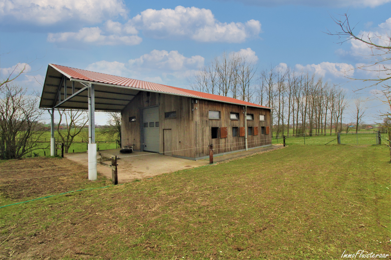 Magnifique propriété avec grande habitation, écuries, salle polyvalente, terrain à bâtir et prairies sur environ 1,67ha à Ellezelles (Hainaut) 