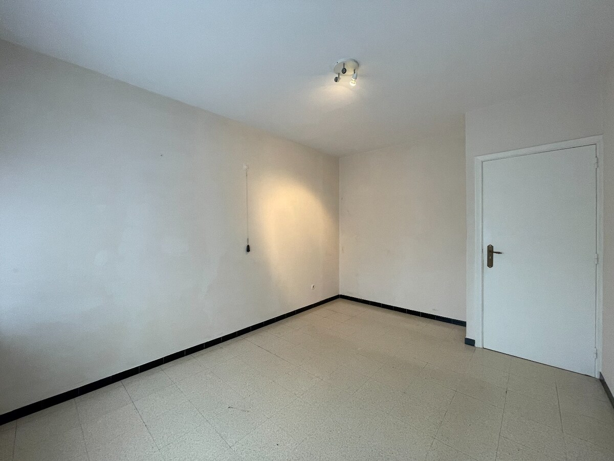 Stevige half-open bebouwing met 3 slaapkamers, tuin en garage te Moorslede 