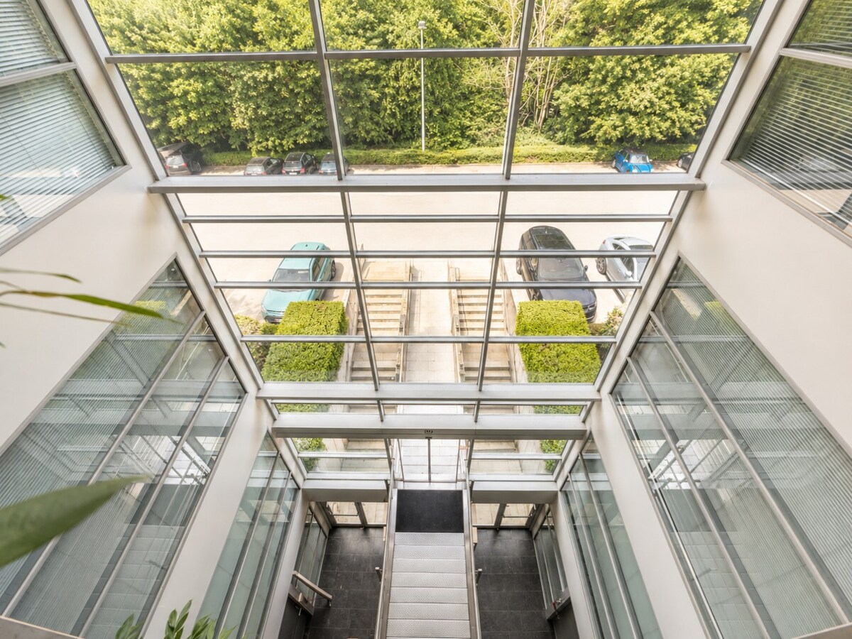 Centre d’Affaires « Excellence » – Bureau à louer ± 210 m² avec parkings 