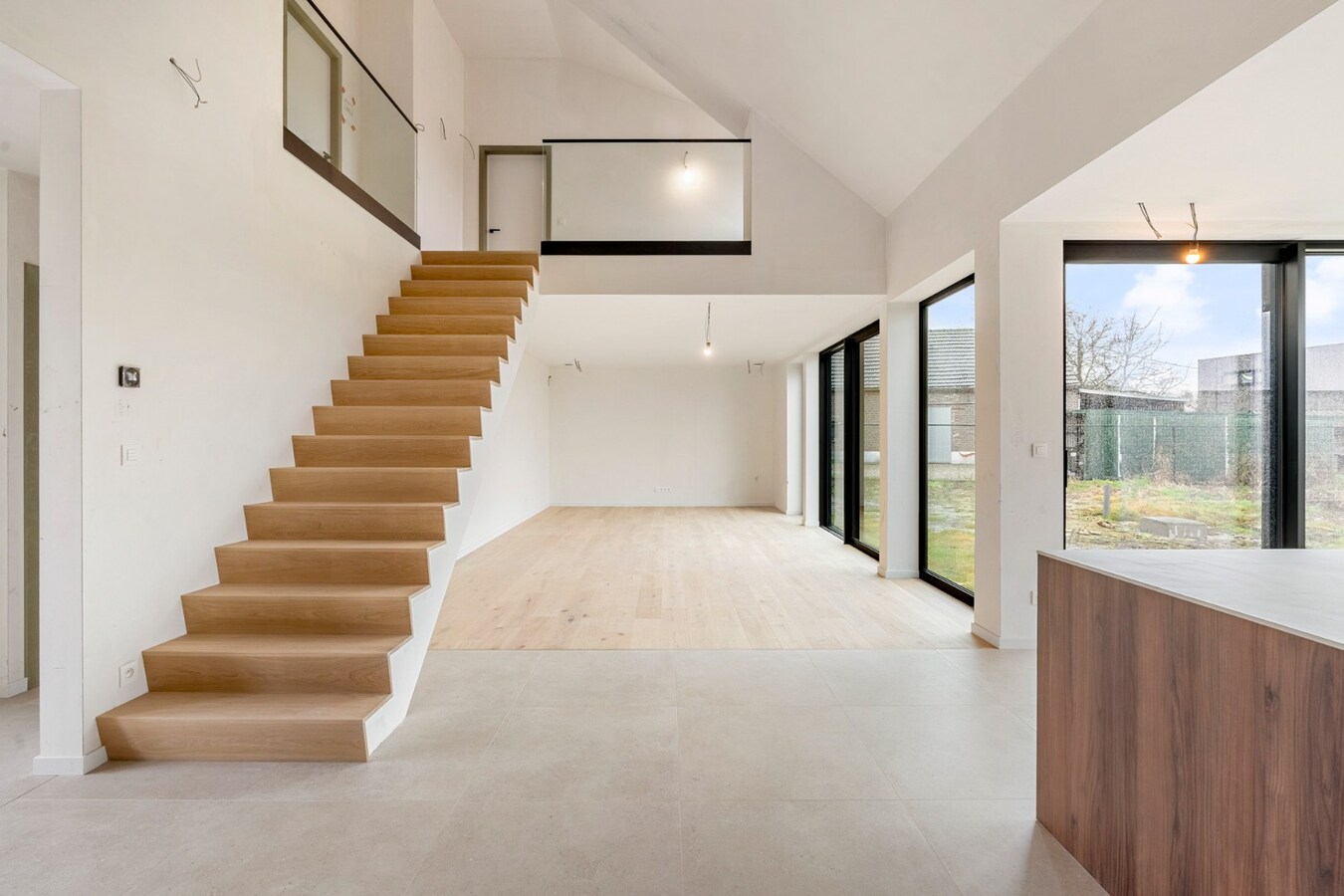 Exclusieve, volledig afgewerkte halfvrijstaande woning na transformatie van bestaande hoeve naar 2 BEN-woningen! 