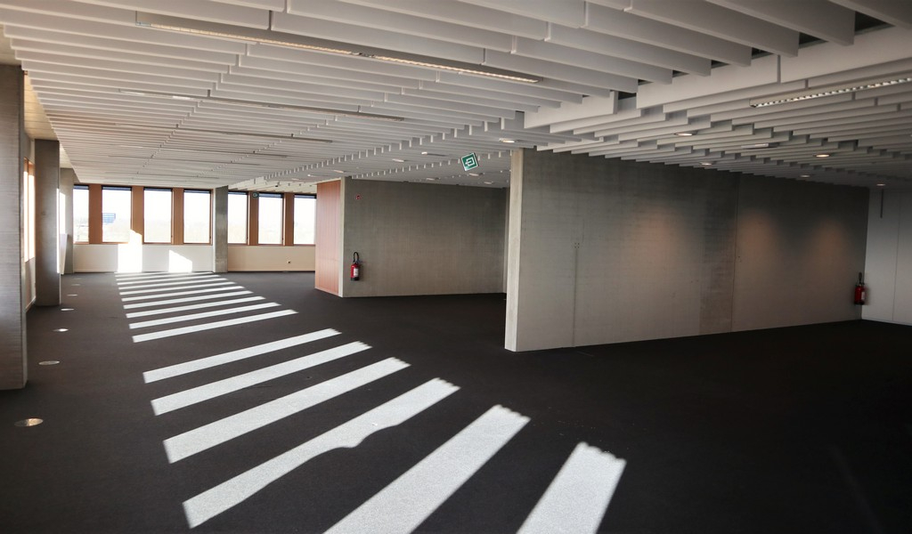 Duurzaam kantoorgebouw met faciliteiten aan R14 in Geel