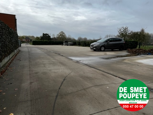 Handelsruimte met opslagplaats 