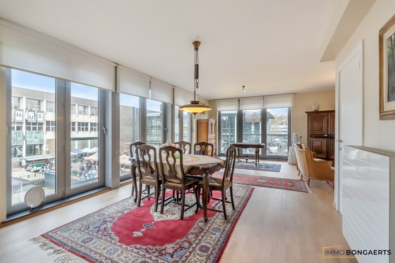 Ruim appartement met zicht op het stadsplein in het centrum van Genk 