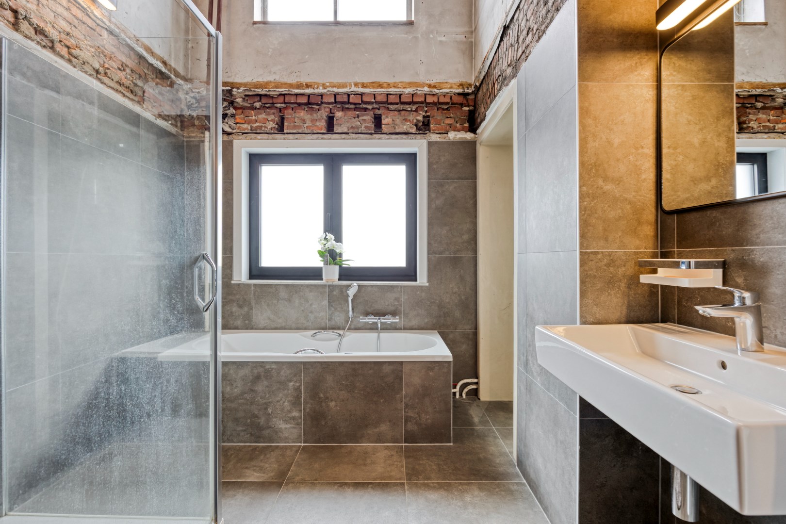 Prachtig herenhuis op de Tiensevest met mogelijkheid tot praktijkruimte - bewoonbare opp. 555 m² 