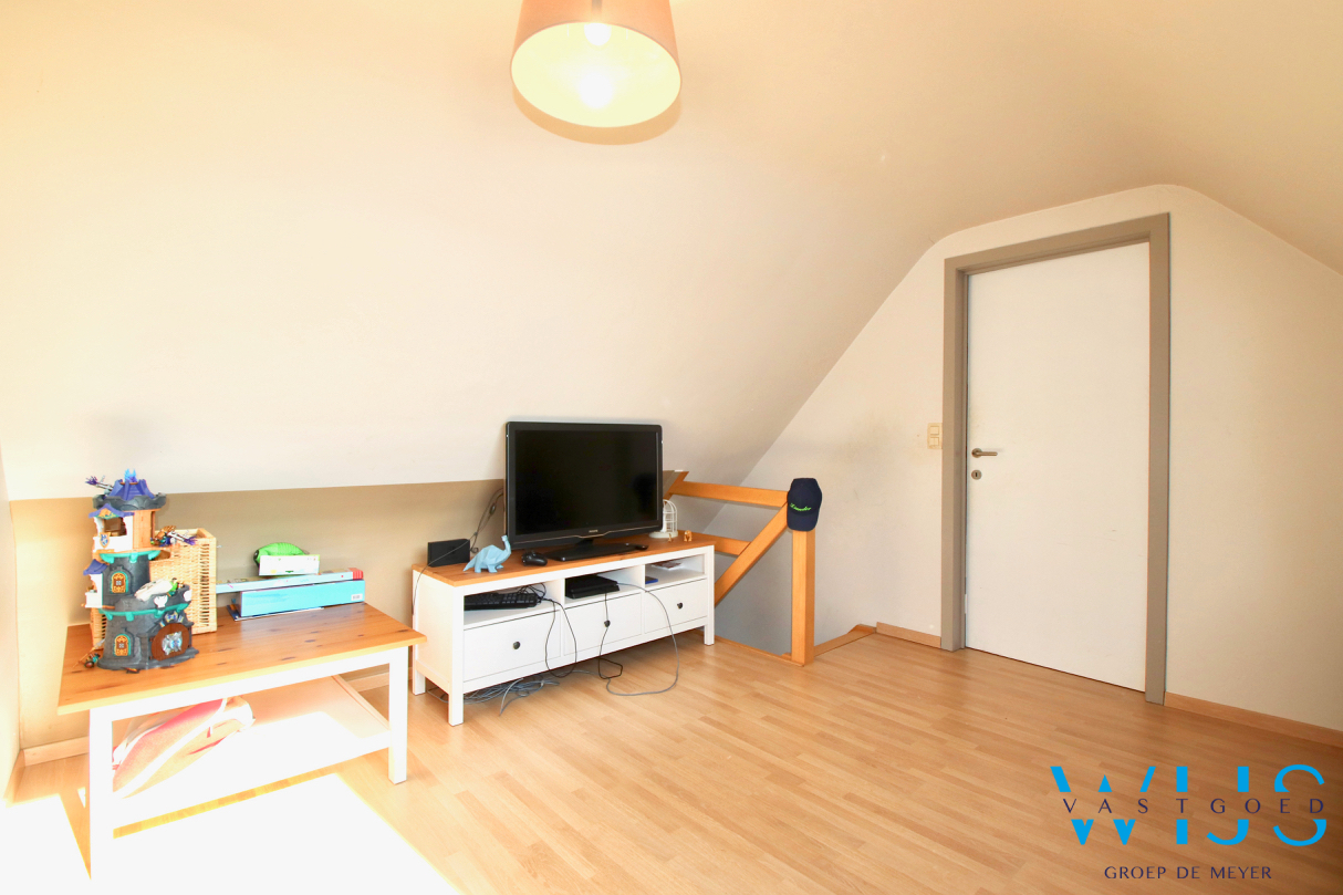 Ruim appartement met 4/5 slp, terras &amp; 2 parkeerplaatsen te ERTVELDE! 