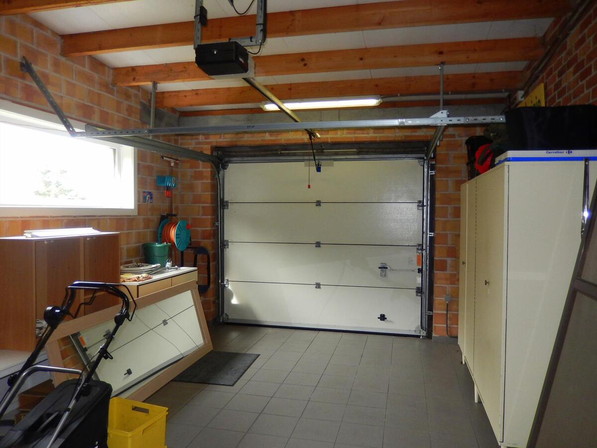 Woning met 4 slaapkamers en grote zonnige tuin 