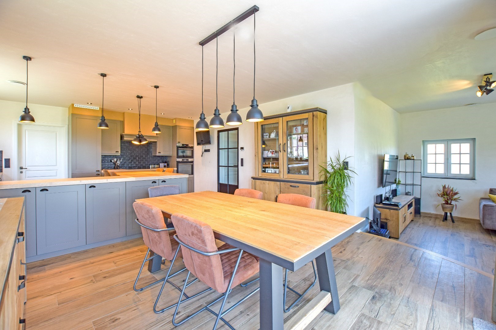 Recent met smaak afgewerkte alleenstaande woning 