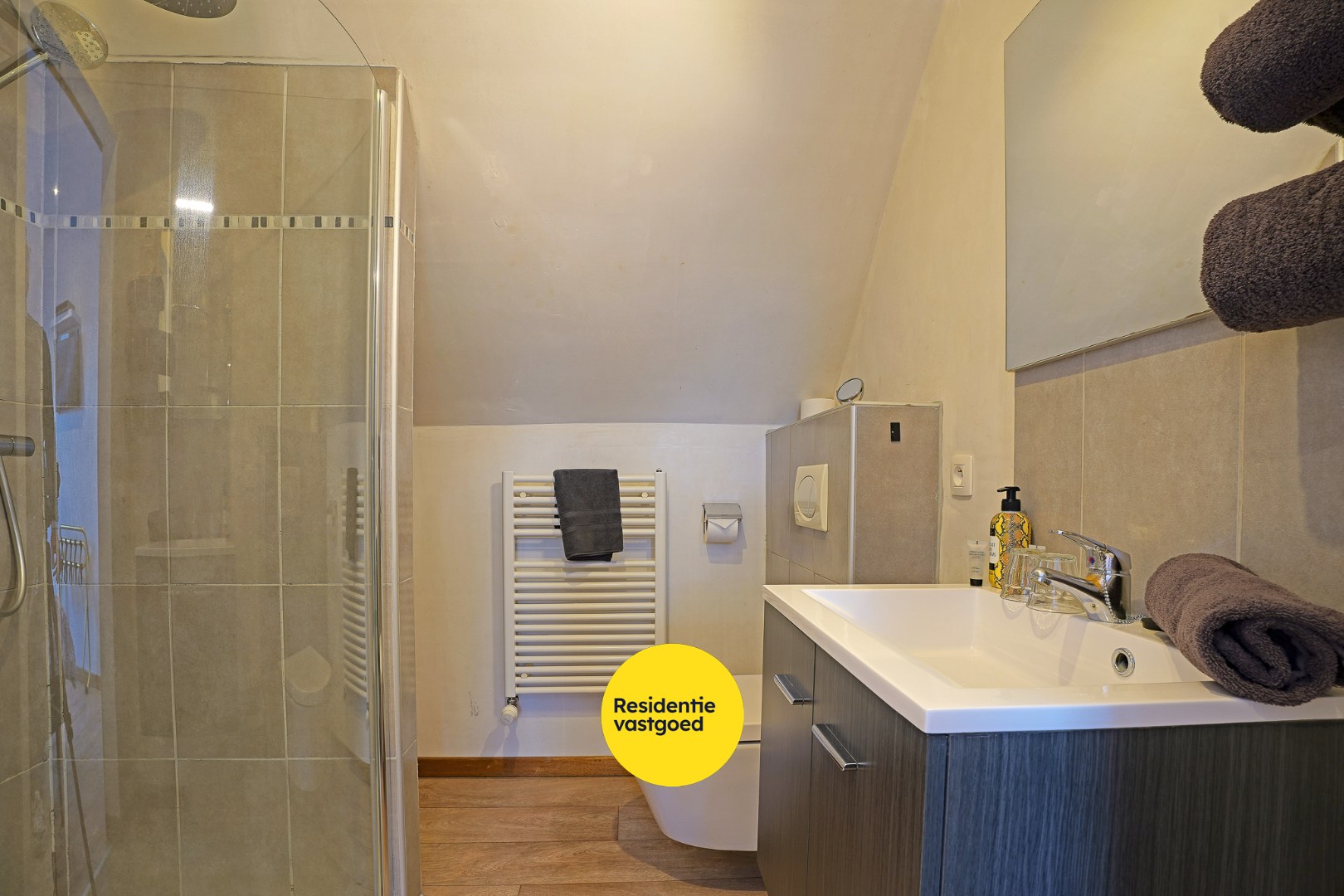 Instapklare halfopen bebouwing (2009) te Ramskapelle op 244 m². 