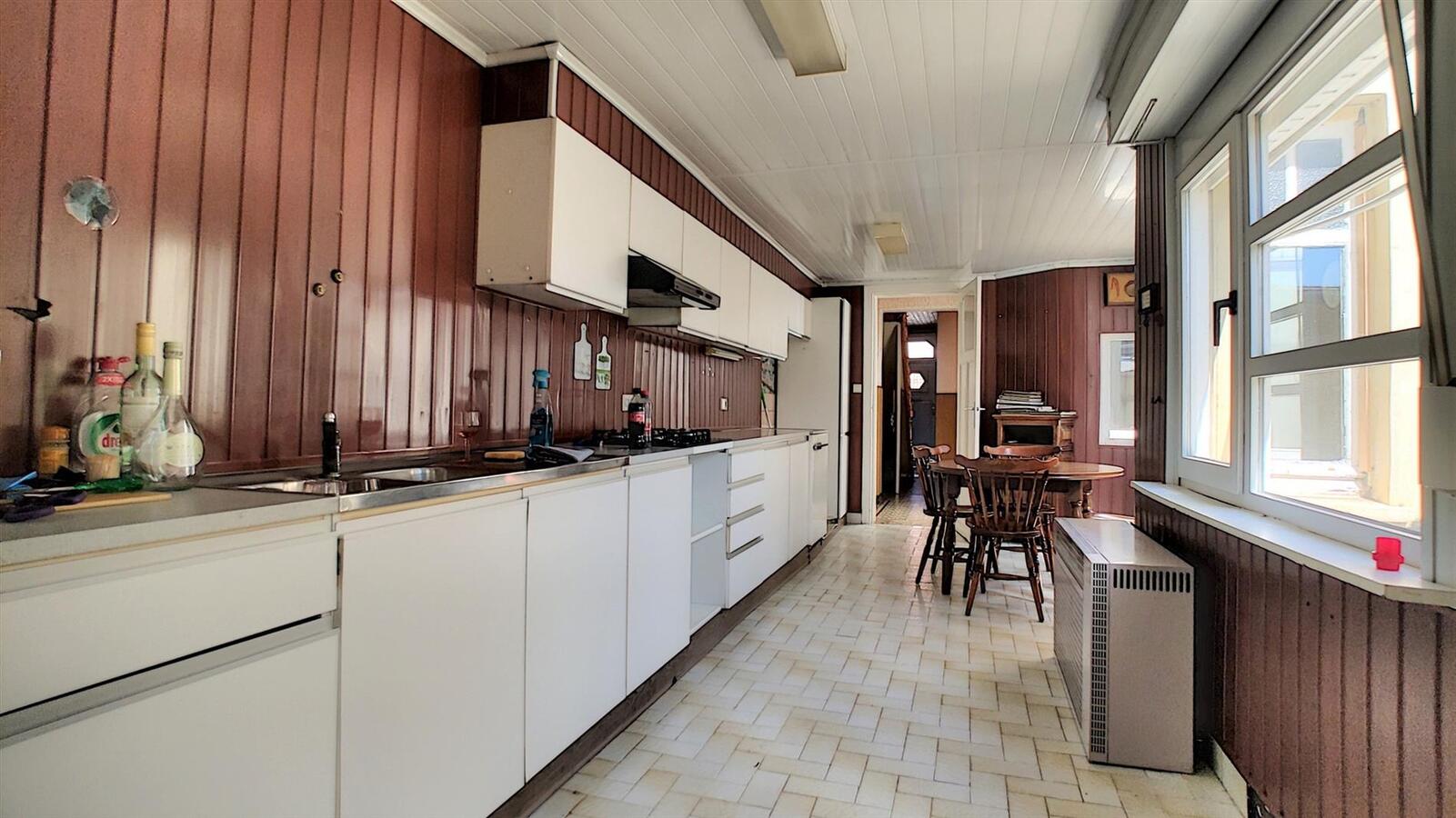 Te renoveren woning met dubbele garage en oprit- Zeebrugge 