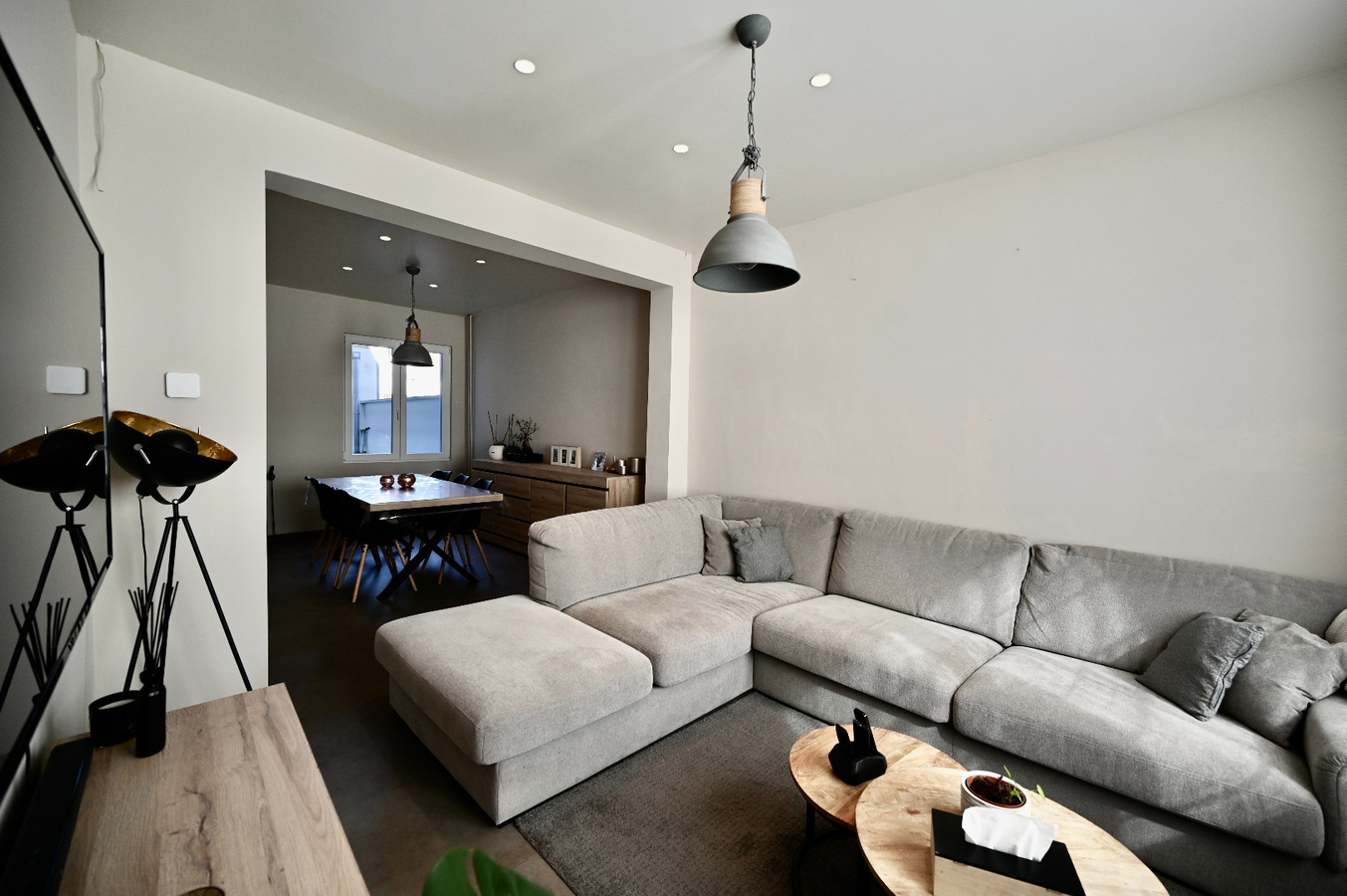 INSTAPKLARE KNAP GERENOVEERDE STADSWONING MET TERRAS 