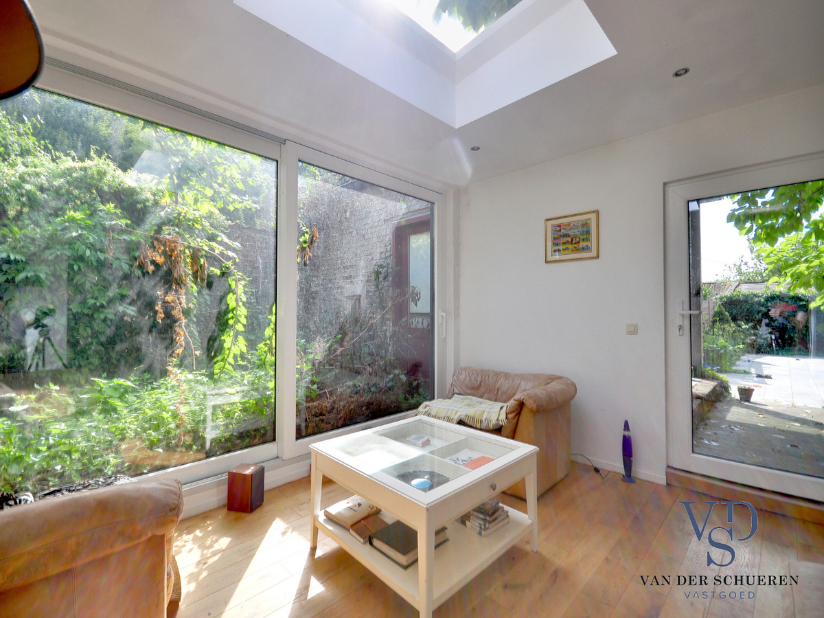 Idyllische woning met schuur. Uitzonderlijk gelegen. 